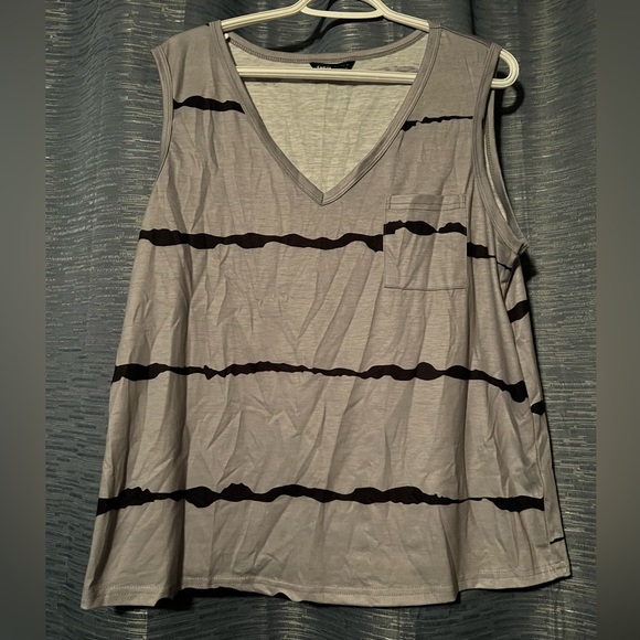 3/$15 Shein Tank Top - Picture 1 of 3